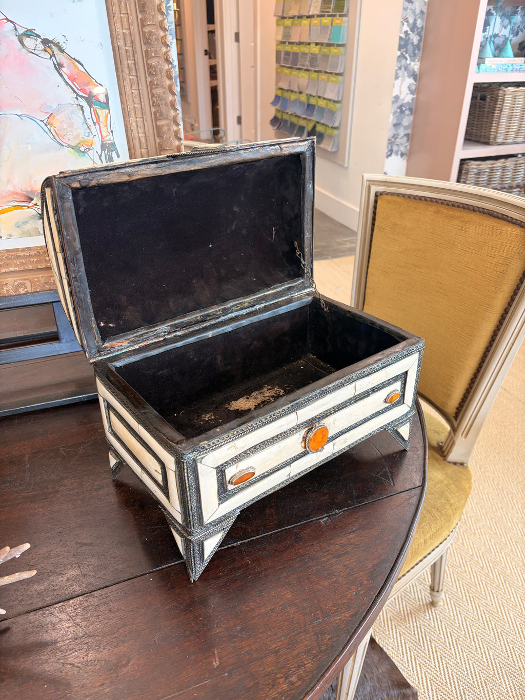 Small Horn Box