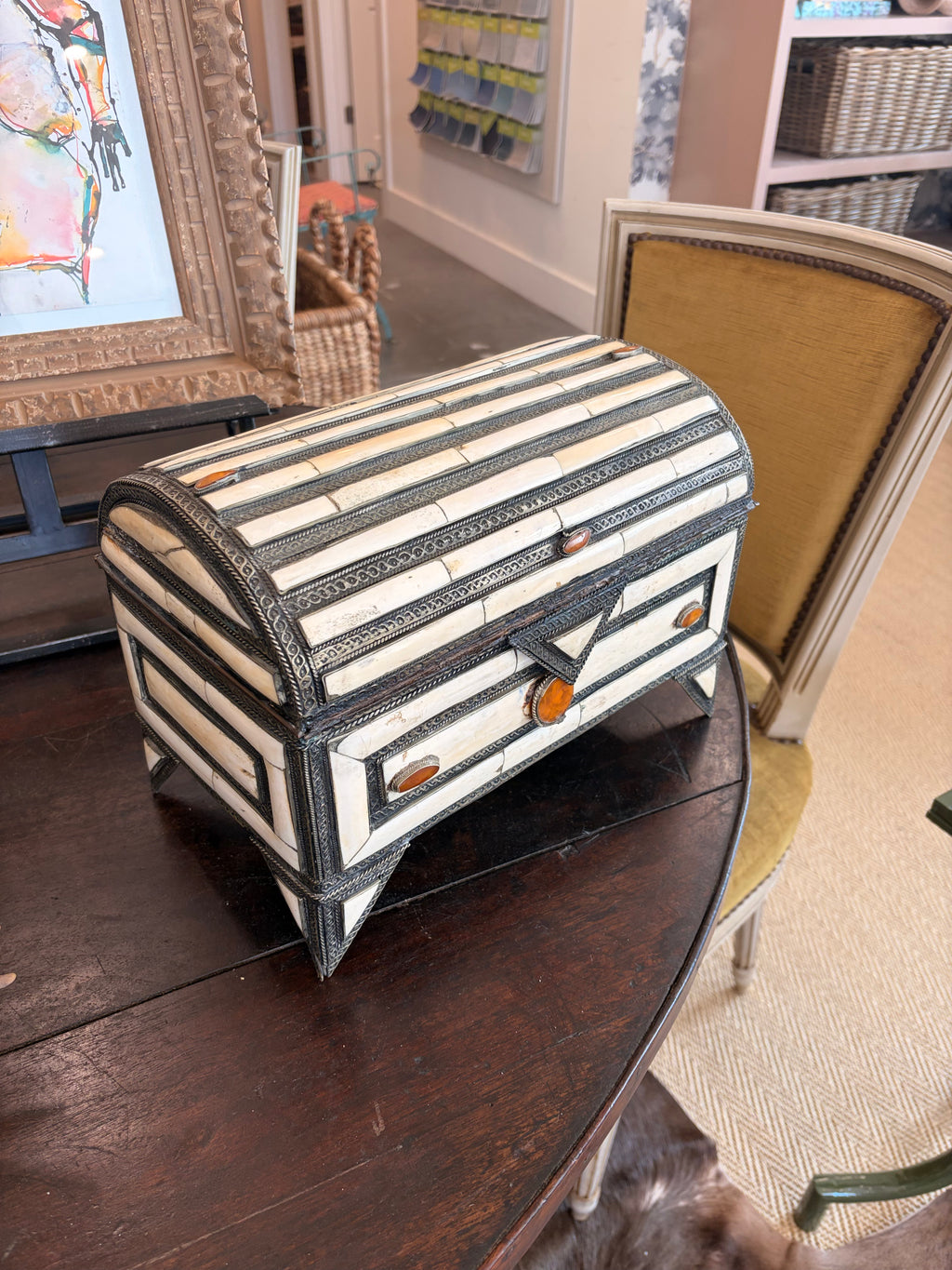 Small Horn Box